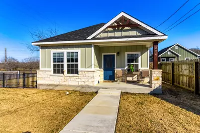 226 Spruce Avenue, Luling, TX 78648 - Photo 1