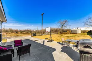 226 Spruce Ave, Luling, TX 78648 - Photo 24