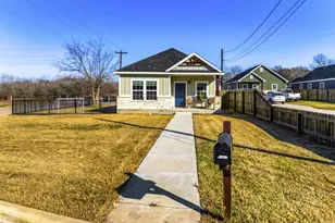 226 Spruce Ave, Luling, TX 78648 - Photo 2