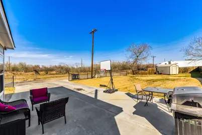 226 Spruce Avenue, Luling, TX 78648 - Photo 24