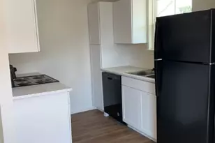 2002 W 2nd St, Taylor, TX 76574 - Photo 6