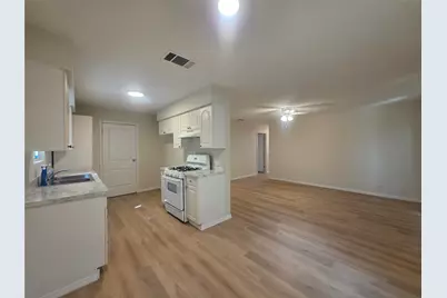 104 E Eggleston Street, Manor, TX 78653 - Photo 4