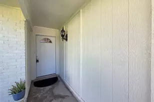 104 E Eggleston St, Manor, TX 78653 - Photo 2