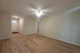 104 E Eggleston St, Manor, TX 78653 - Photo 6