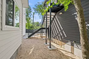 1106 S Meadows Dr SW, Austin, TX 78758 - Photo 18