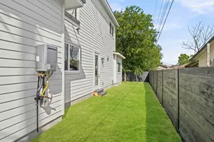 1106 S Meadows Dr SW, Austin, TX 78758 - Photo 16