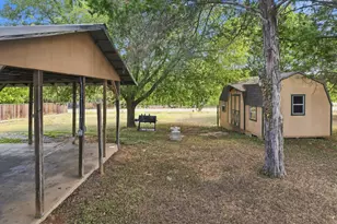 1303 Lovers Ln, Bastrop, TX 78602 - Photo 24