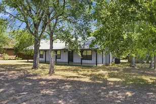 1303 Lovers Ln, Bastrop, TX 78602 - Photo 2