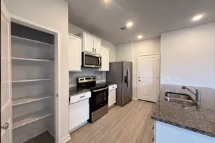 605 W South St, Leander, TX 78641 - Photo 8