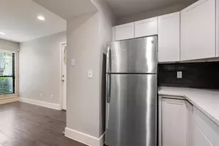 935 La Posada Dr, Austin, TX 78752 - Photo 10