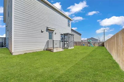 752 Circle Way #35H, Jarrell, TX 76537 - Photo 4