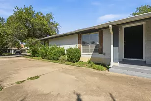 2712 St Edwards Cir, Austin, TX 78704 - Photo 2