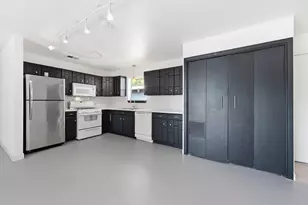 2712 St Edwards Cir, Austin, TX 78704 - Photo 8