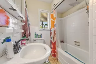 301 E 34th St, Austin, TX 78705 - Photo 14