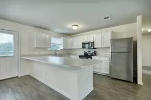 640 Fallen Oak Dr, Bertram, TX 78605 - Photo 4