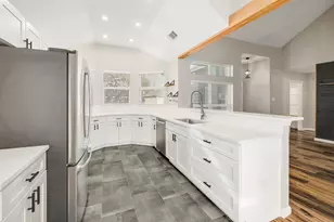 2207 Raintree Path, Round Rock, TX 78664 - Photo 10