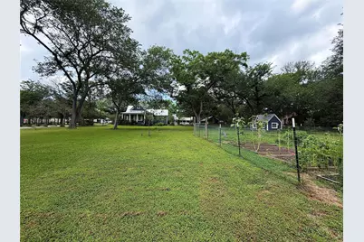 306 5th Avenue, Smithville, TX 78957 - Photo 36