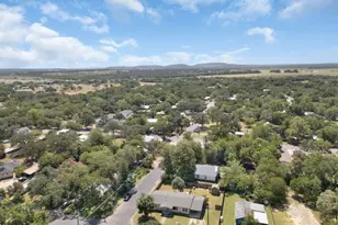 209 E Live Oak St, Burnet, TX 78611 - Photo 26