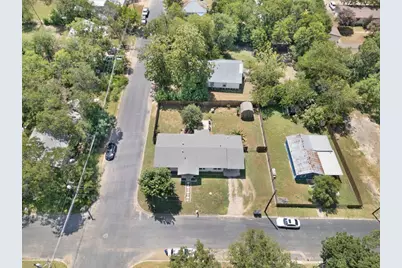 209 E Live Oak Street, Burnet, TX 78611 - Photo 2