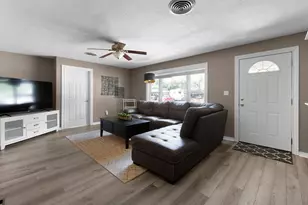 209 E Live Oak St, Burnet, TX 78611 - Photo 8