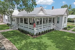 107 NE 4th St, Smithville, TX 78957 - Photo 36