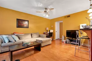 910 Duncan Ln, Austin, TX 78705 - Photo 4