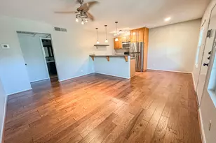 910 Duncan Ln, Austin, TX 78705 - Photo 2