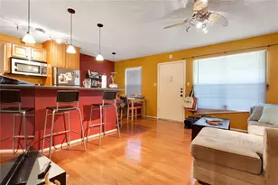 910 Duncan Ln, Austin, TX 78705 - Photo 2