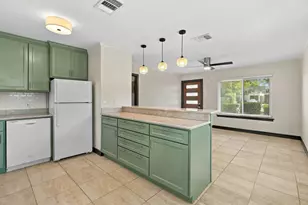 904 Plateau Cir, Austin, TX 78745 - Photo 10