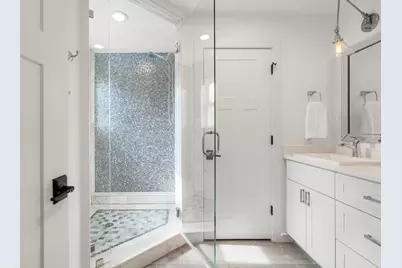 605 Harris Avenue, Austin, TX 78705 - Photo 8