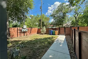 914 E 39th St, Austin, TX 78751 - Photo 26