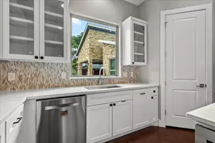 913 Stobaugh St, Austin, TX 78757 - Photo 14