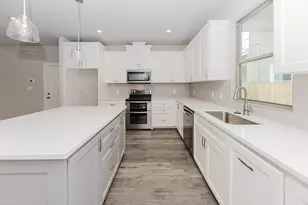 122 W Kikipua Ln, Bastrop, TX 78602 - Photo 4