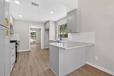 11202 Balcones Woods Cove, Austin, TX 78759 - Photo 8
