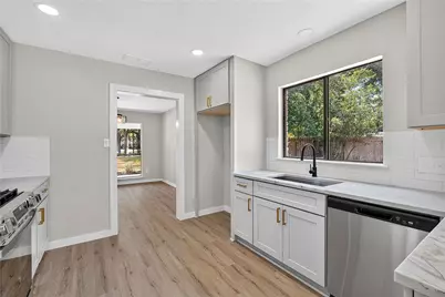 11202 Balcones Woods Cove, Austin, TX 78759 - Photo 10