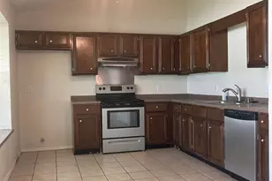 2002 Ridgetop Dr, Round Rock, TX 78664 - Photo 2