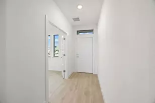 103 Mandeville Dr, Hutto, TX 78634 - Photo 2