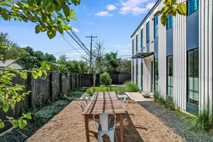 1300 Navasota St, Austin, TX 78702 - Photo 26
