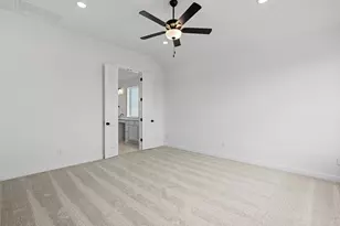 240 Pacific Grove Cir, Liberty Hill, TX 78642 - Photo 16