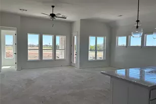 240 Pacific Grove Cir, Liberty Hill, TX 78642 - Photo 4