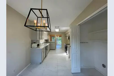 8905 Bridgewood Trail, Austin, TX 78729 - Photo 14