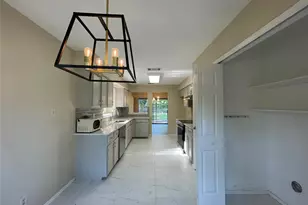 8905 Bridgewood Trail, Austin, TX 78729 - Photo 14