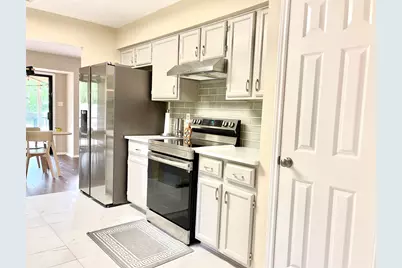 8905 Bridgewood Trail, Austin, TX 78729 - Photo 12
