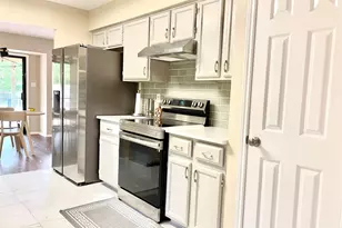 8905 Bridgewood Trail, Austin, TX 78729 - Photo 12