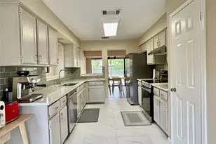 8905 Bridgewood Trail, Austin, TX 78729 - Photo 8