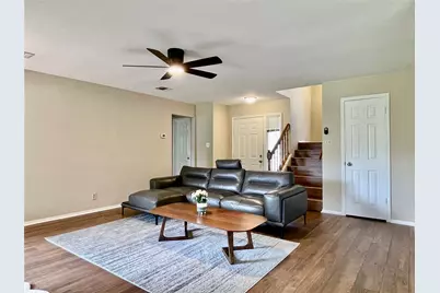 8905 Bridgewood Trail, Austin, TX 78729 - Photo 4