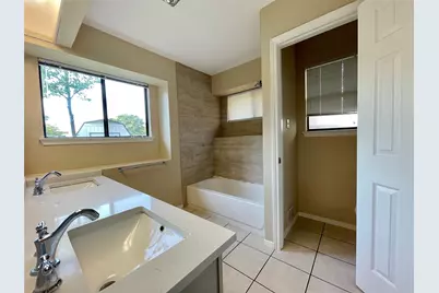 8905 Bridgewood Trail, Austin, TX 78729 - Photo 16