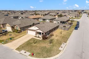 137 Hematite Ln, Jarrell, TX 76537 - Photo 2