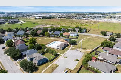 211 Brookside Street, Hutto, TX 78634 - Photo 38