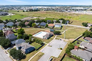 211 Brookside St, Hutto, TX 78634 - Photo 38